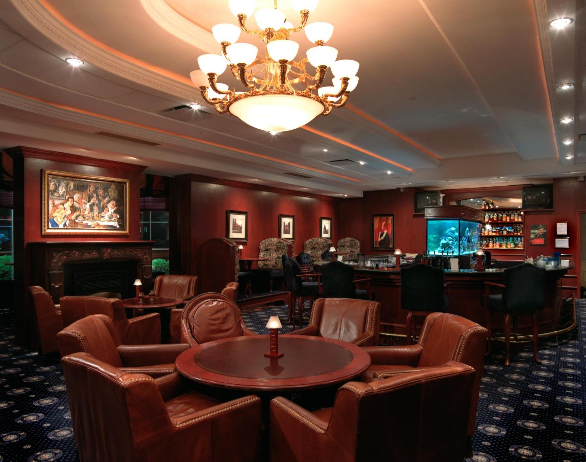 Chateau Louis Hotel & Conference Centre Едмонтон Екстер'єр фото