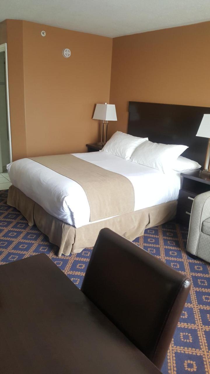Chateau Louis Hotel & Conference Centre Едмонтон Екстер'єр фото