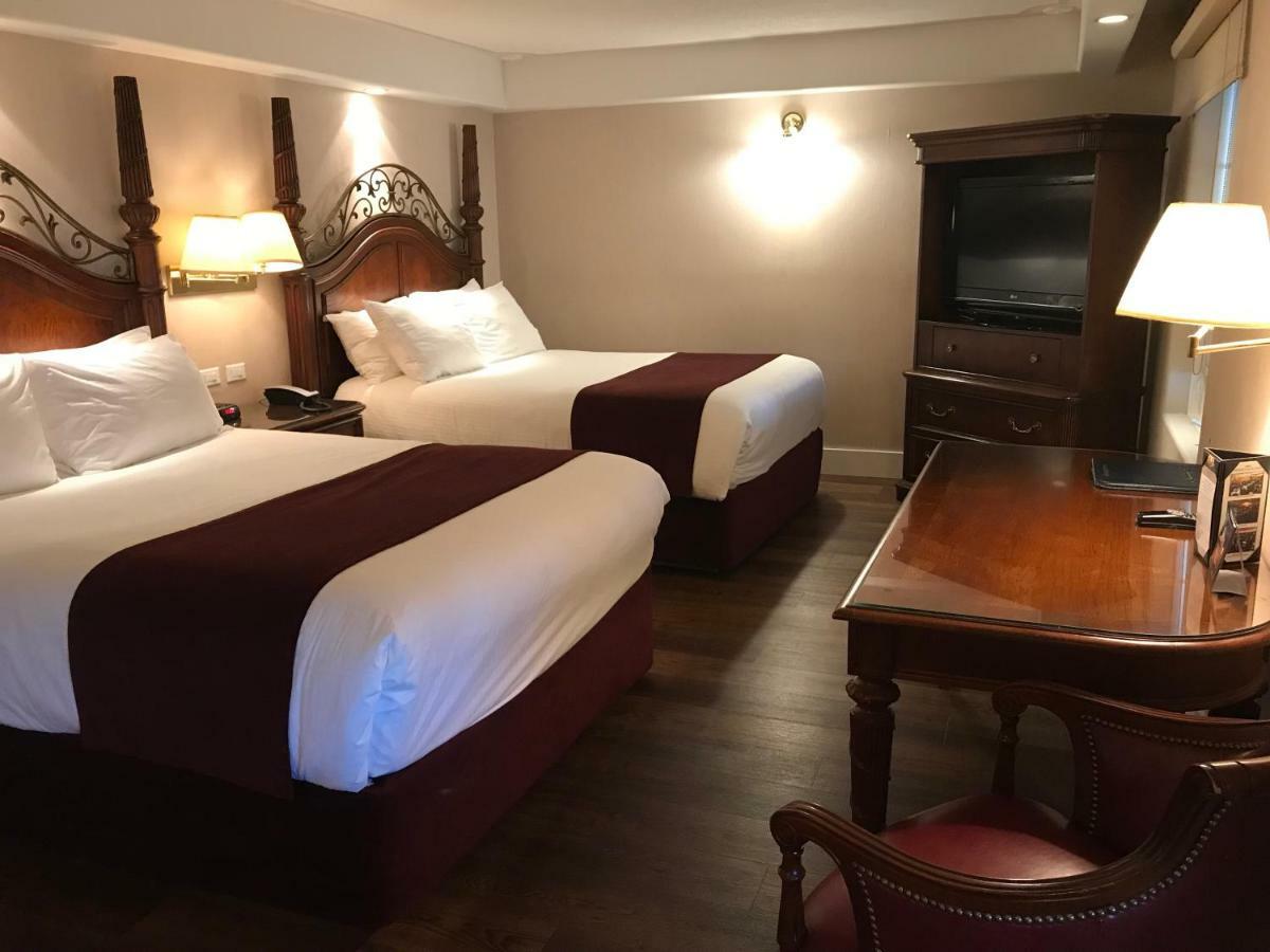 Chateau Louis Hotel & Conference Centre Едмонтон Екстер'єр фото